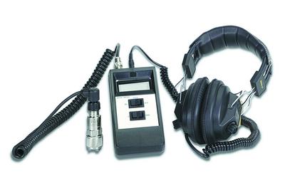 handheld vibration meter kit includes: 687a02 meter, 603c01 sensor, 050bq006ac cable, 070a47 headphones, 080a131 magnet